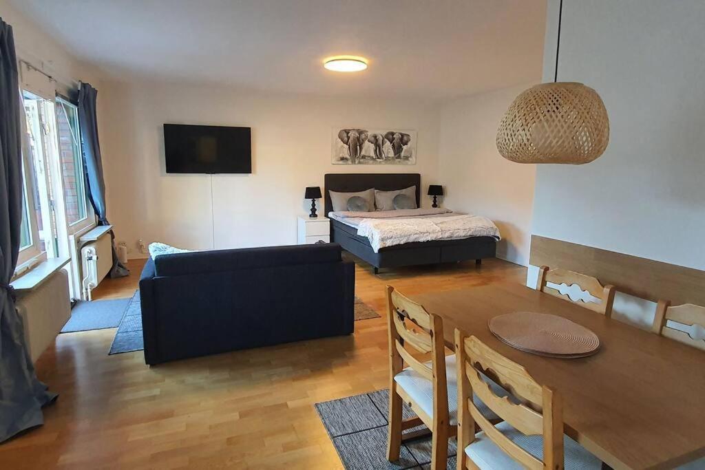 Apartment With Garden Near Metro! Stockholm Exterior photo